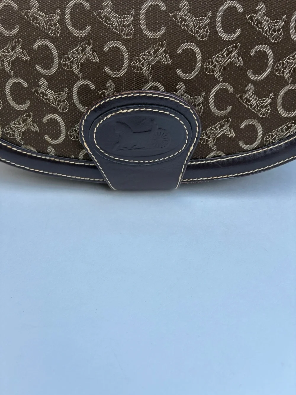 Pre-loveAuthentic Celine Vintage Brown Handbag – Timeless Chic Style - Picture 4 of 16